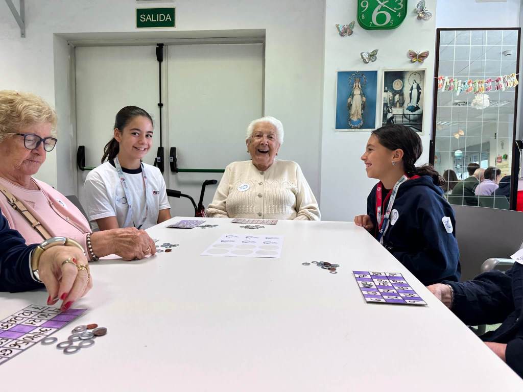 Jugamos al bingo en la Residencia de Mayores Dolores Soria.